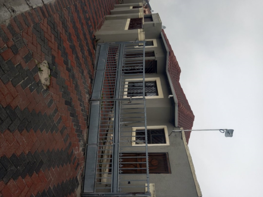 2 Bedroom Property for Sale in Delft Western Cape